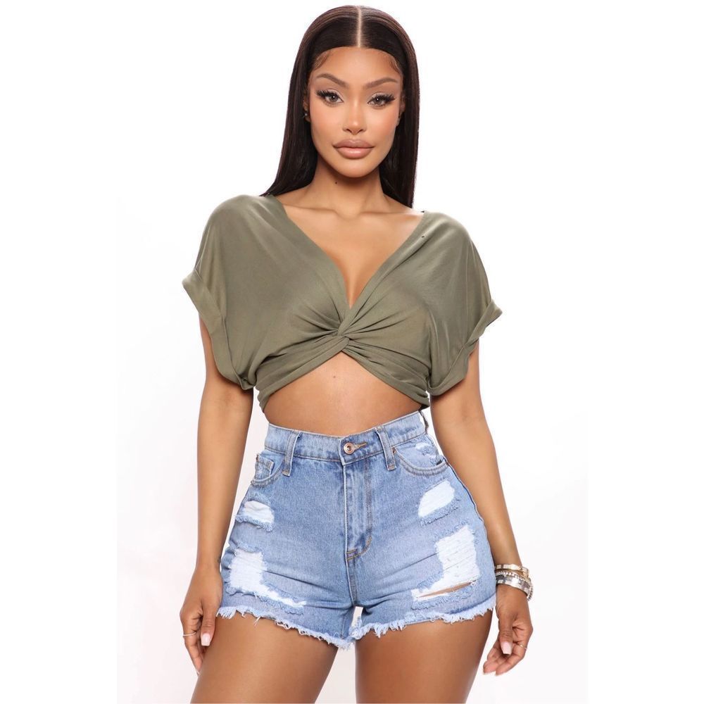 Cropped twist front plunge top NWT size small